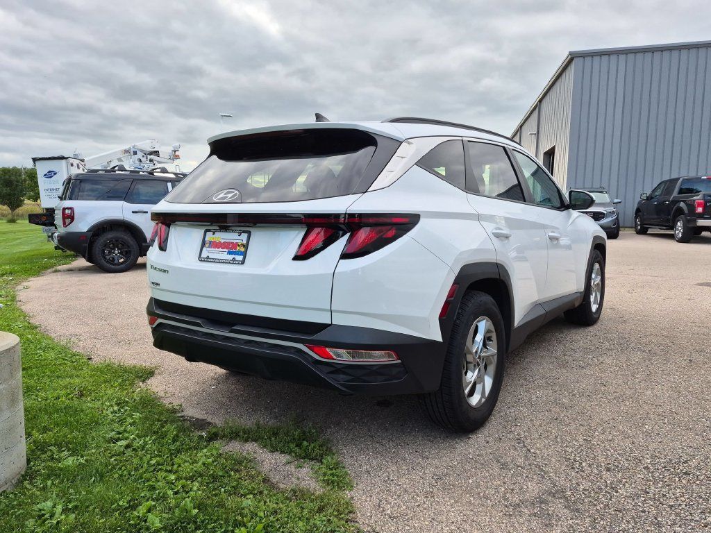 Used 2024 Hyundai Tucson SEL FWD image 2