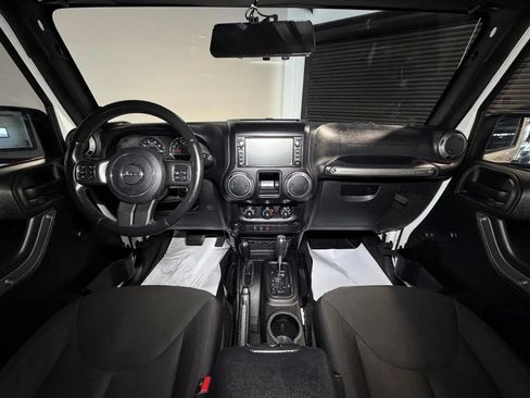 Used 2017 Jeep Wrangler Unlimited Sport w/ Connectivity Group AWD/4WD image 19