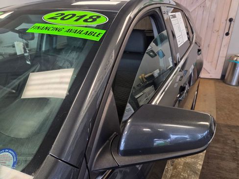 Used 2018 Chevrolet Equinox LT image 7