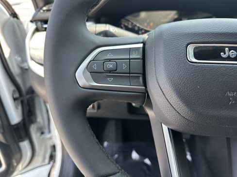 Used 2024 Jeep Compass Latitude AWD/4WD image 19