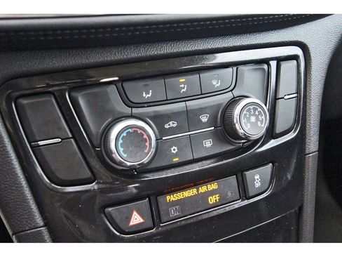 Used 2020 Buick Encore Preferred image 27