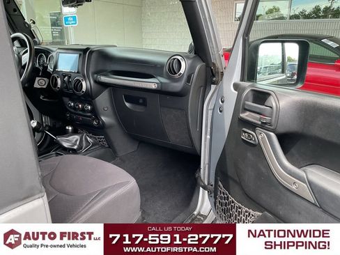 Used 2013 Jeep Wrangler Sport AWD/4WD image 9
