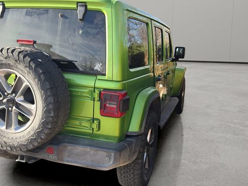 Used 2018 Jeep Wrangler Unlimited Sahara AWD/4WD image 9