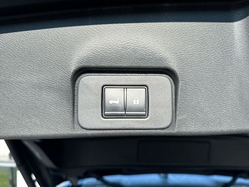 Used 2023 Nissan Rogue SL w/ SL Premium Package image 25