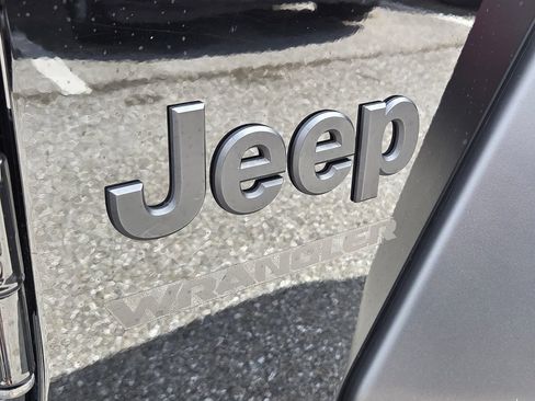 Used 2022 Jeep Wrangler Sport AWD/4WD image 14