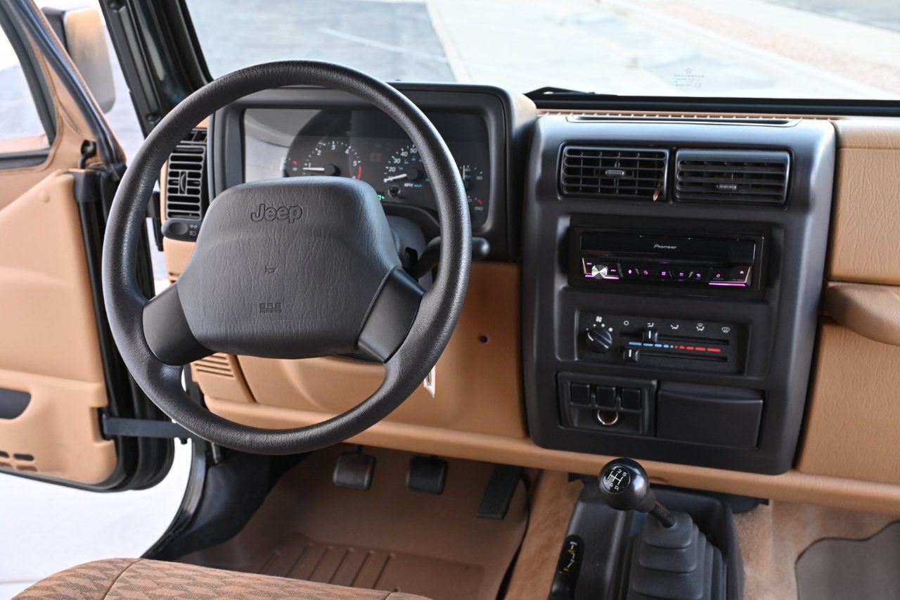 Used 1998 Jeep Wrangler SE AWD/4WD image 21