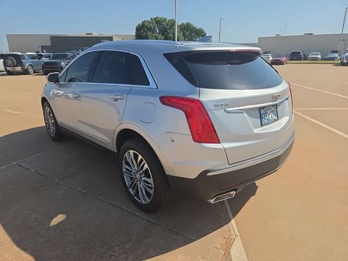 Used 2017 Cadillac XT5 Premium Luxury FWD image 2