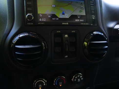 Used 2015 Jeep Wrangler Unlimited Sahara image 10