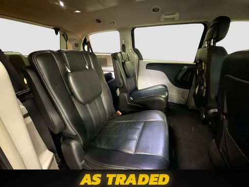 Used 2015 Chrysler Town & Country Touring FWD image 29