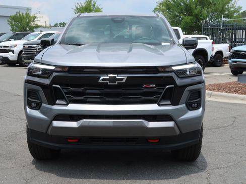 Used 2024 Chevrolet Colorado Z71 w/ Z71 Convenience Package 2 AWD/4WD image 3