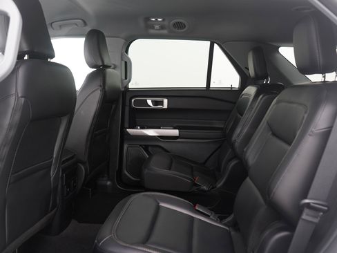 Used 2024 Ford Explorer XLT image 21