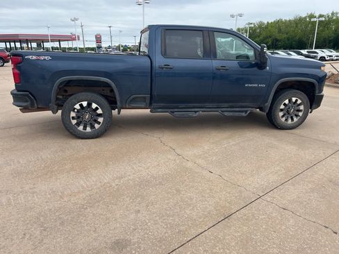 Used 2021 Chevrolet Silverado 2500 Custom w/ Custom Value Package AWD/4WD image 6