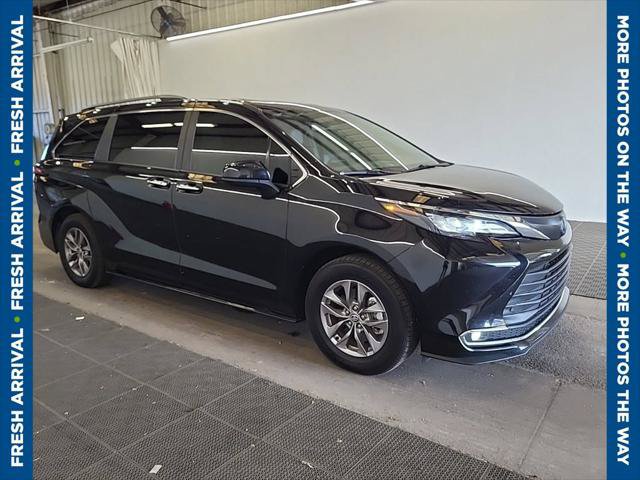 Certified 2024 Toyota Sienna XLE AWD/4WD image 1