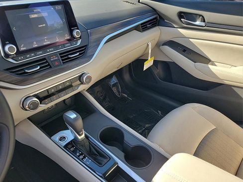 New 2025 Nissan Altima 2.5 SV image 32