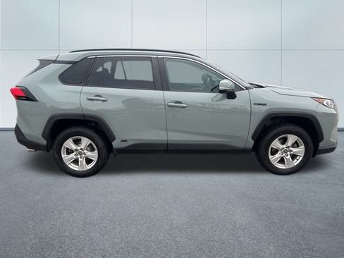 Used 2021 Toyota RAV4 XLE w/ Convenience Package image 7
