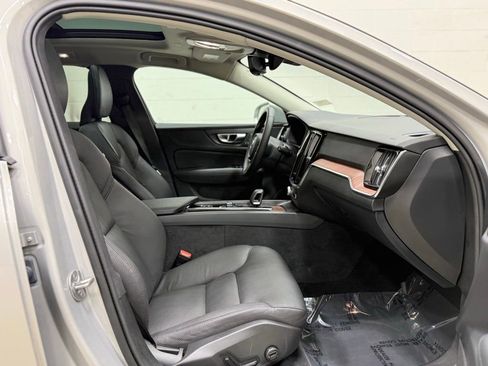 Used 2025 Volvo V60 B5 Cross Country Plus image 38