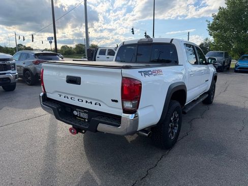 Used 2016 Toyota Tacoma TRD Off-Road w/ Exterior Package AWD/4WD image 3