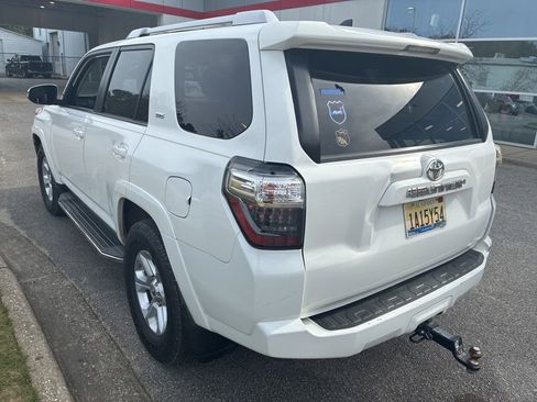 Used 2018 Toyota 4Runner SR5 Premium image 2