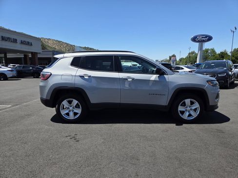 Used 2022 Jeep Compass Latitude w/ Convenience Group AWD/4WD image 4