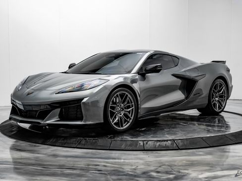 Used 2024 Chevrolet Corvette Z06 image 3