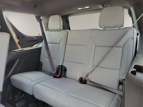 Used 2023 GMC Yukon SLT RWD image 9