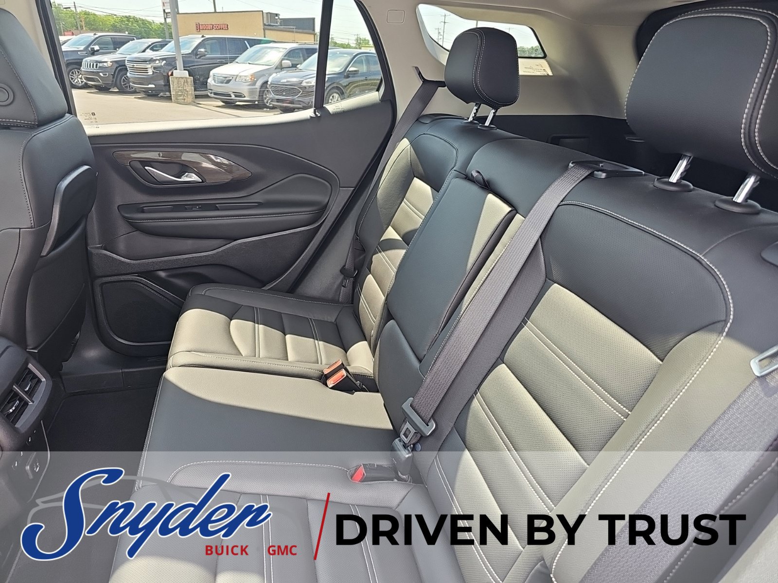 Used 2024 GMC Terrain Denali w/ Denali Premium Package AWD/4WD image 24
