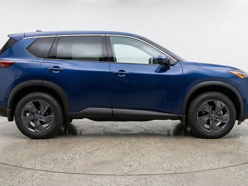 Used 2025 Nissan Rogue SV image 11