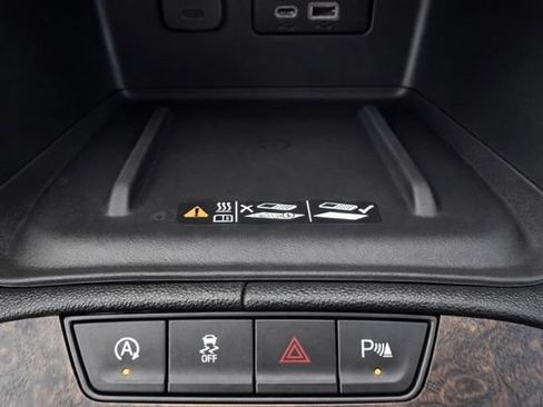 Used 2023 GMC Acadia Denali w/ Denali Technology Package AWD/4WD image 23