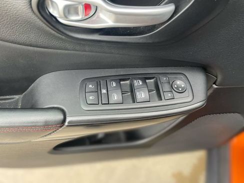 Used 2015 Jeep Cherokee Trailhawk AWD/4WD image 15