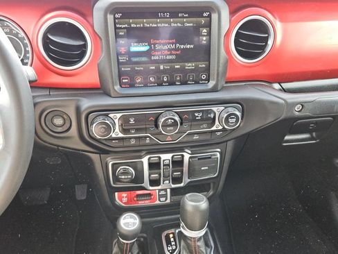 Used 2023 Jeep Gladiator Rubicon AWD/4WD image 17