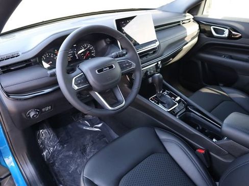 New 2026 Jeep Compass Latitude image 9