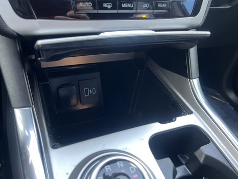 Used 2020 Ford Explorer XLT w/ Equipment Group 202A RWD image 27