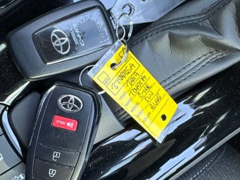 Used 2019 Toyota C-HR XLE FWD image 19