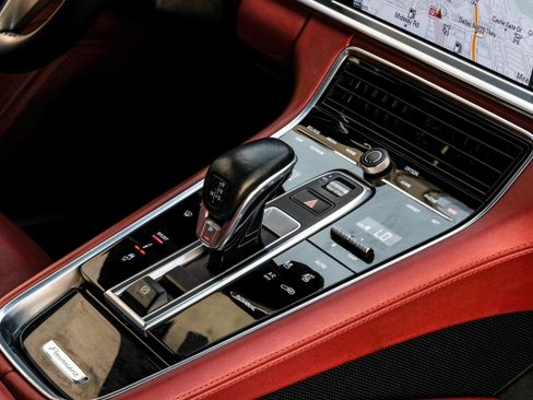 Used 2018 Porsche Panamera image 22