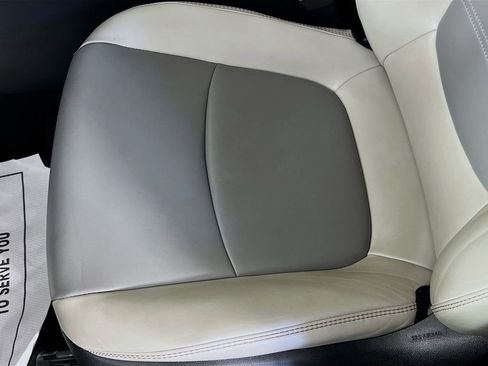 Used 2023 Toyota RAV4 XLE Premium image 20