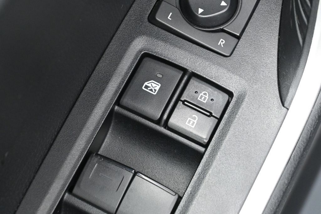 Used 2020 Toyota RAV4 LE w/ Carpet Mat Package AWD/4WD image 12