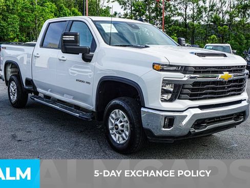 Used 2025 Chevrolet Silverado 2500 LT w/ Convenience Package AWD/4WD image 4