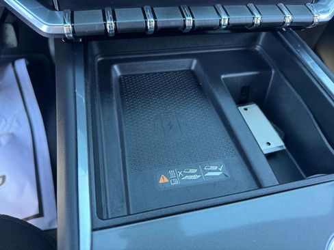 Used 2025 GMC Acadia Elevation image 36