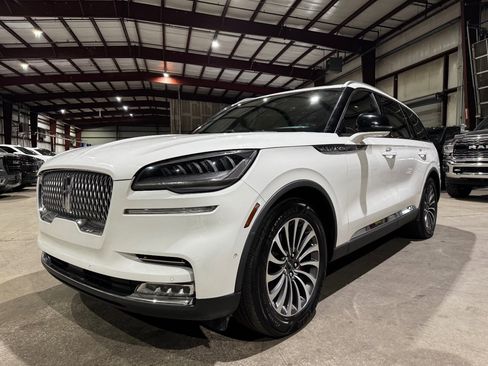 Used 2020 Lincoln Aviator Reserve w/ Equipment Group 201A image 9