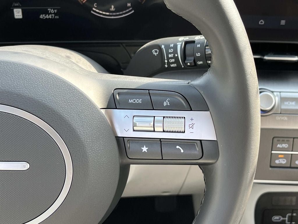 Used 2025 Hyundai Kona SEL AWD/4WD image 17