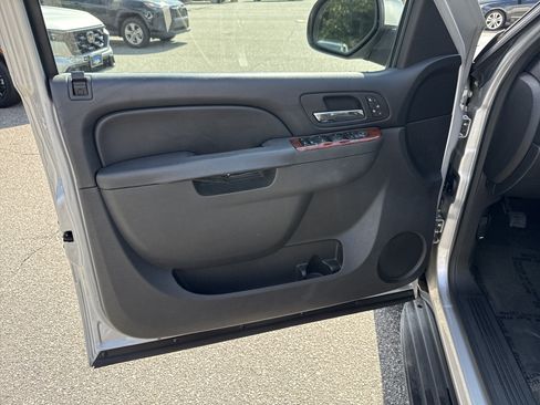 Used 2013 Chevrolet Tahoe LT w/ Luxury Package RWD image 14