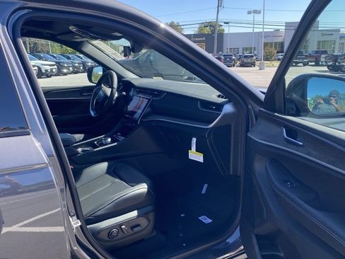 New 2025 Jeep Grand Cherokee L Limited w/ Luxury Tech Group II image 29