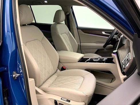 Used 2025 Volkswagen Atlas SEL Premium R-Line image 7