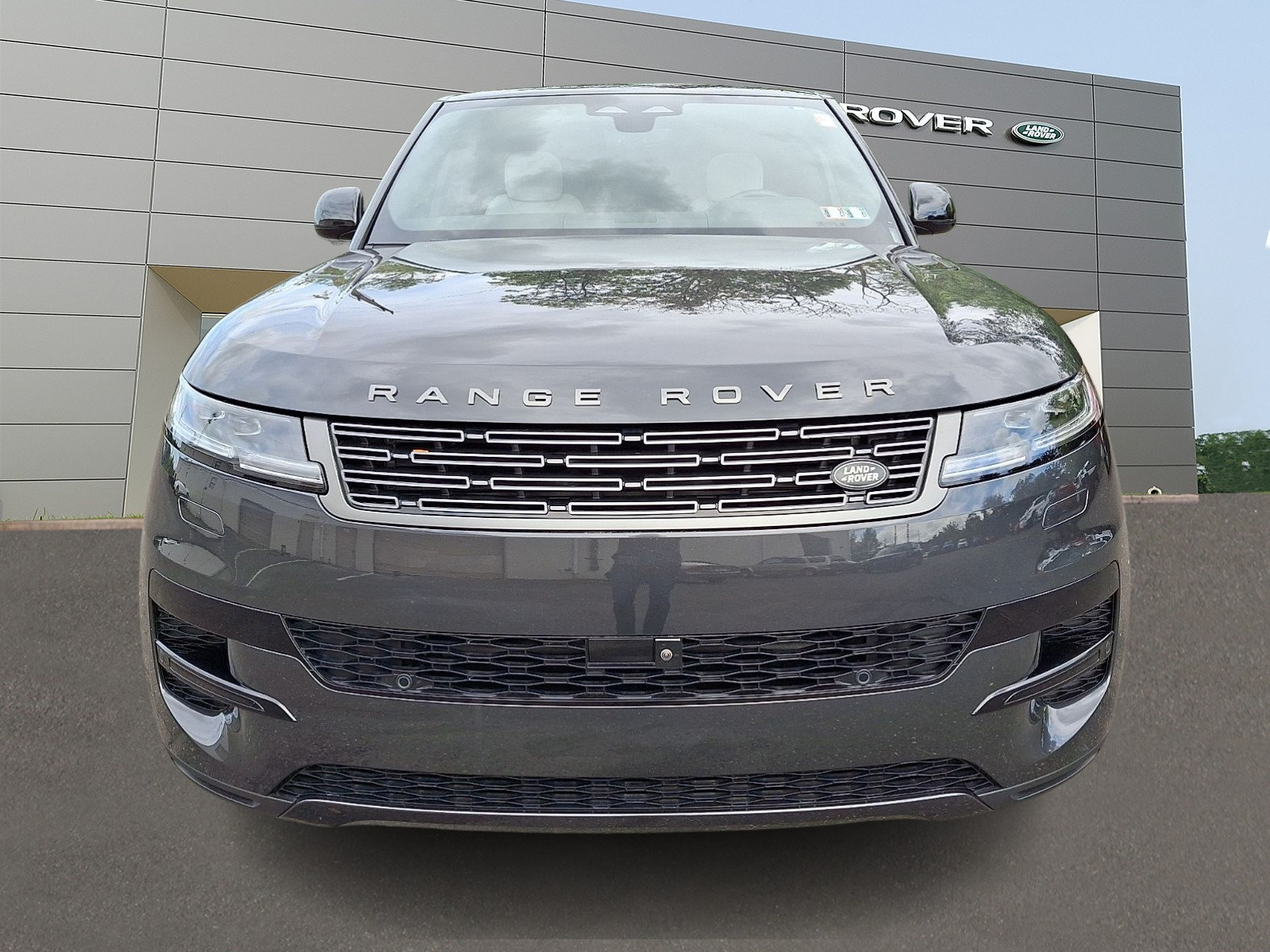 Used 2026 Land Rover Range Rover Sport SE AWD/4WD image 8
