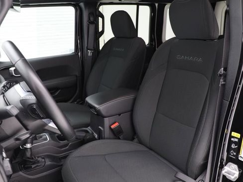 Used 2022 Jeep Wrangler Unlimited Sahara AWD/4WD image 15