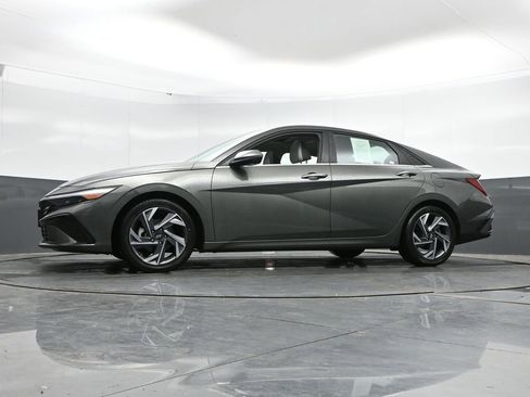 Used 2024 Hyundai Elantra Limited FWD image 45