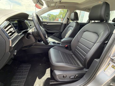 Certified 2024 Volkswagen Jetta SE FWD image 19