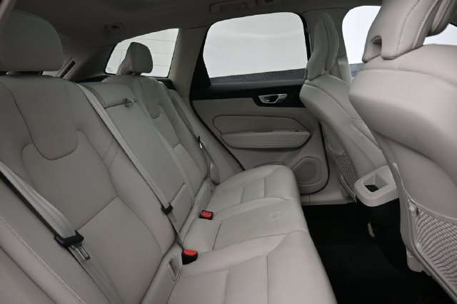 Used 2024 Volvo XC60 B5 Plus w/ Protection Package Premier AWD/4WD image 31