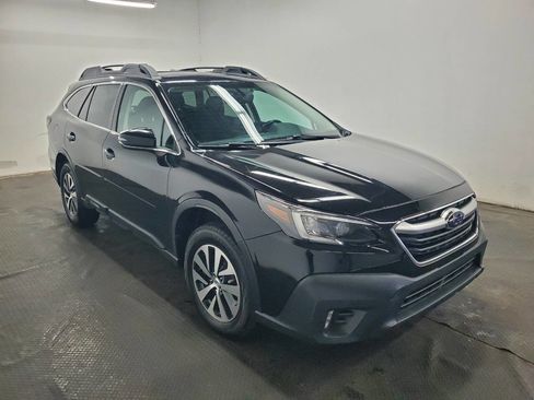 Used 2022 Subaru Outback Premium image 3