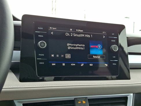 Certified 2025 Volkswagen Taos SE image 18